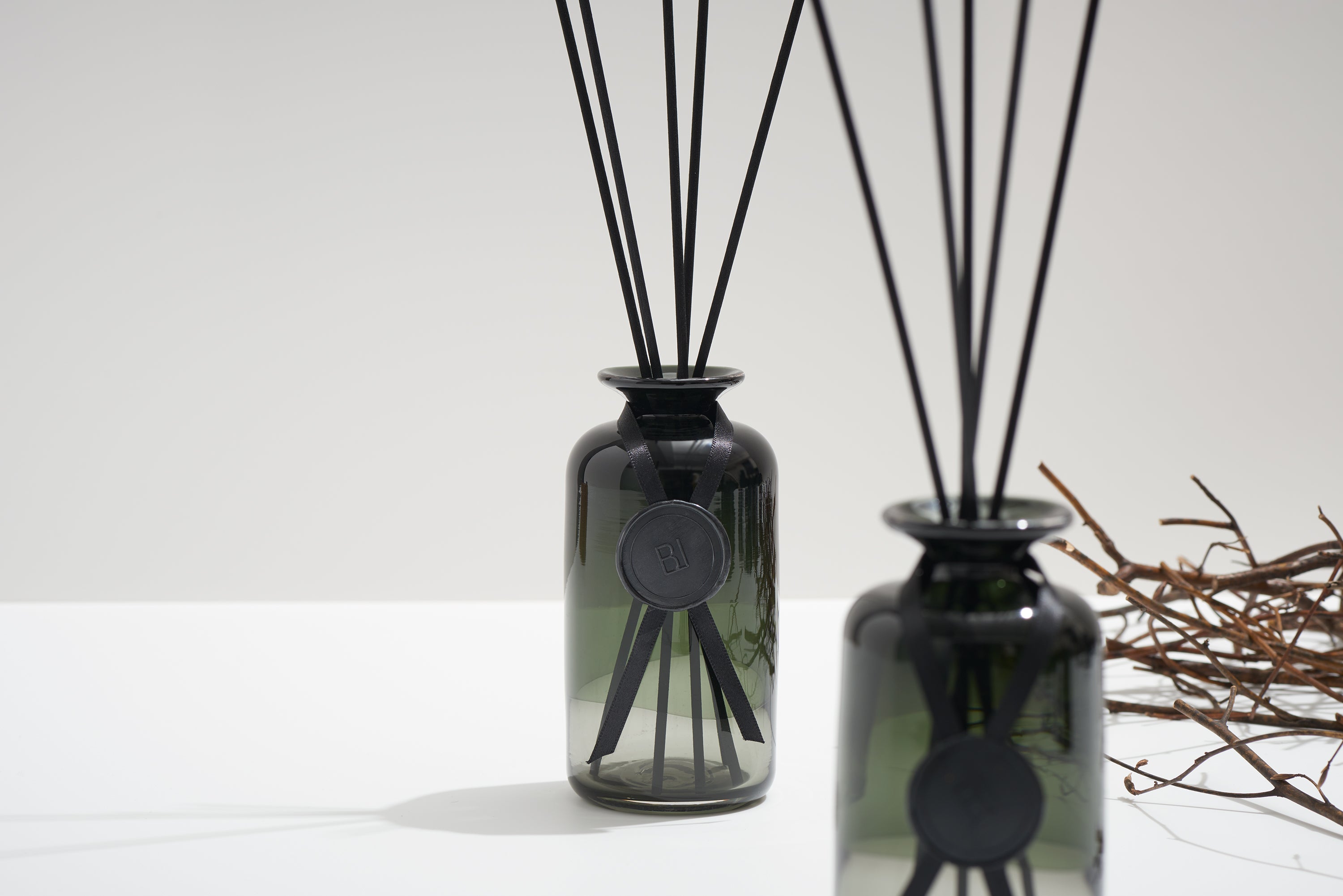 REED DIFFUSER URAHA – BLACK LETTERS Prod. by ISILK