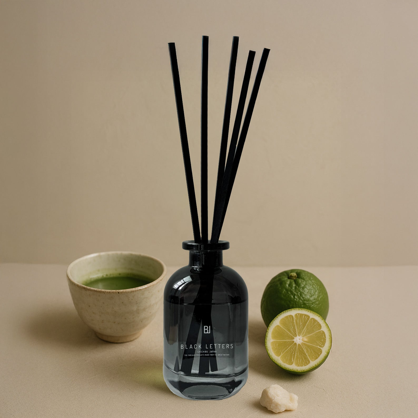 REED DIFFUSER URAHA – BLACK LETTERS Prod. by ISILK